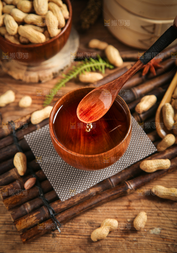 碟子里的料酒