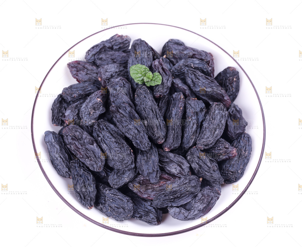 白底上的新疆葡萄干