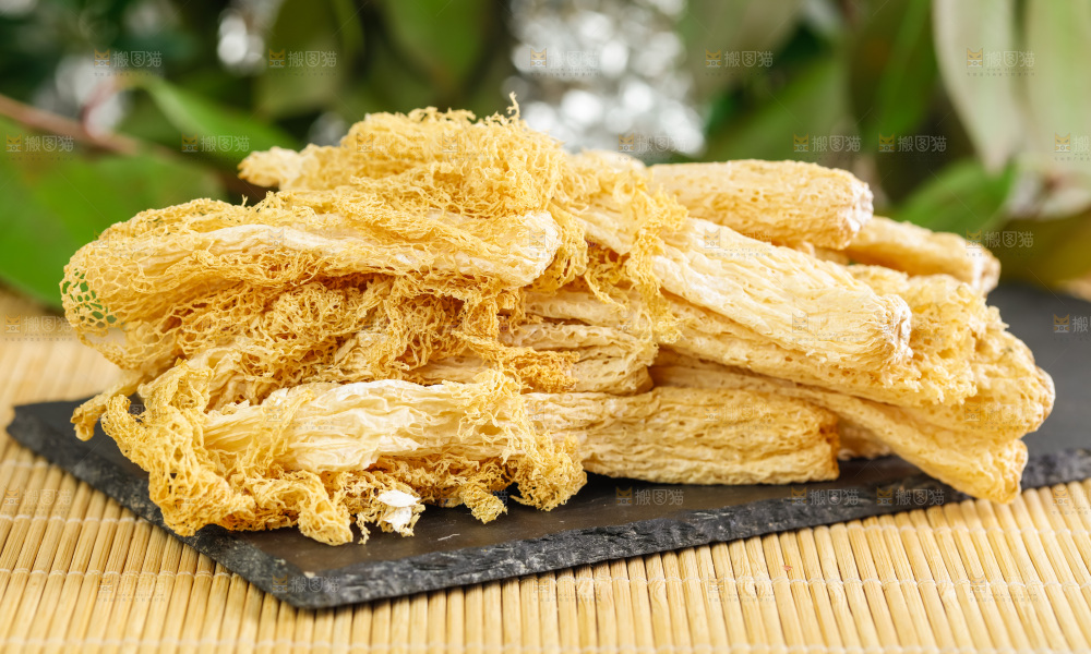 木底上放着古田竹荪