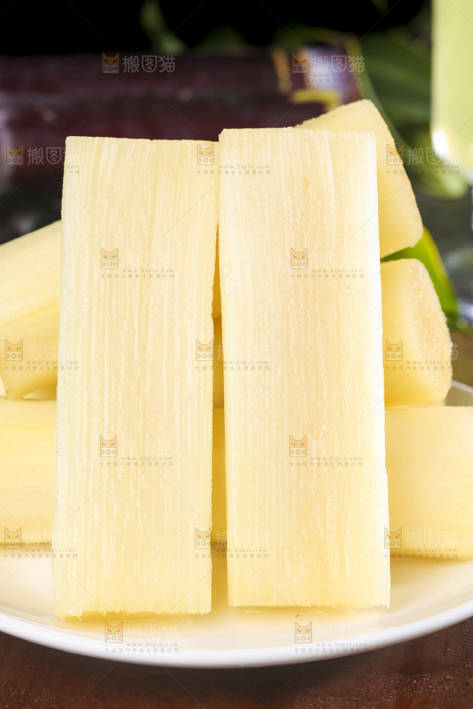 盘子里装着广西黑皮甘蔗