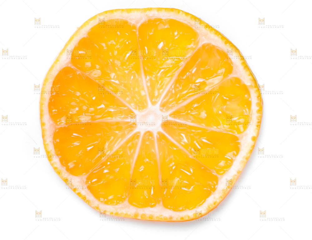 白底上放着切开的云南蜜桔