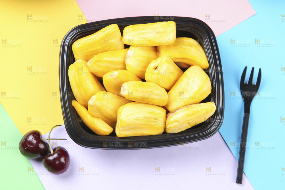 彩底上放着黄肉菠萝蜜
