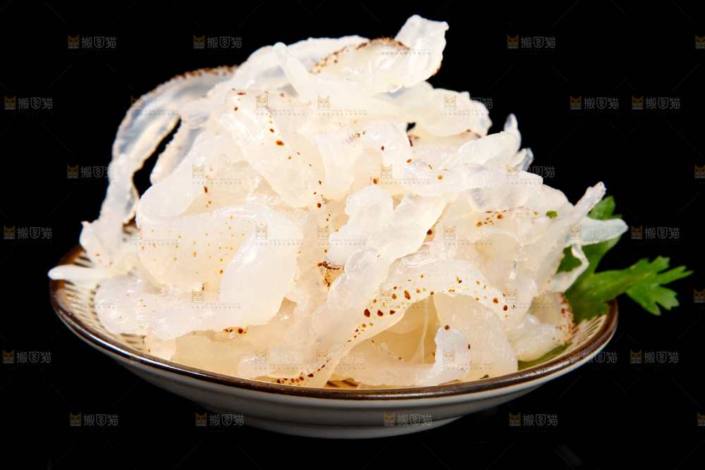 黑底上的珊瑚海蜇