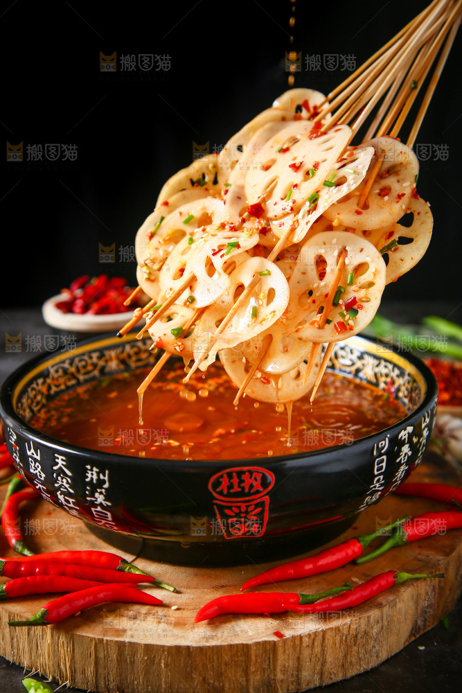 一碗冷锅串串放在深底上