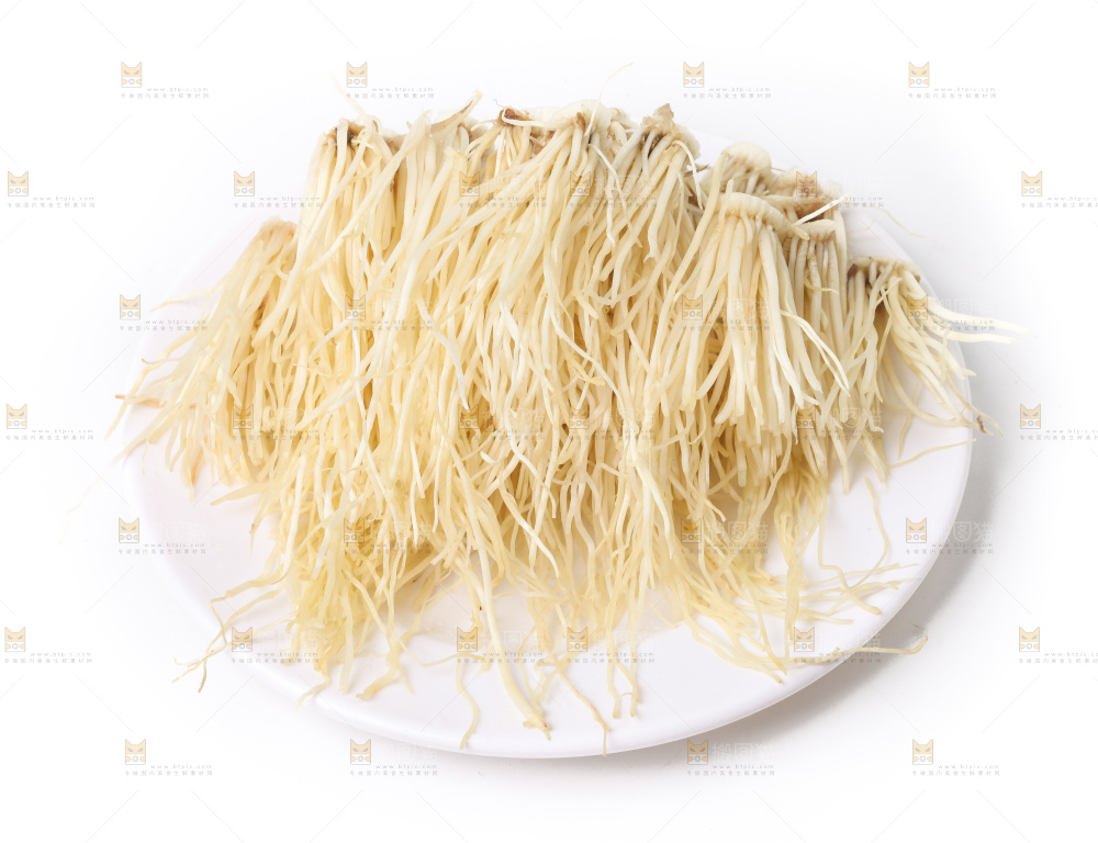 盘子里装着大蒜须