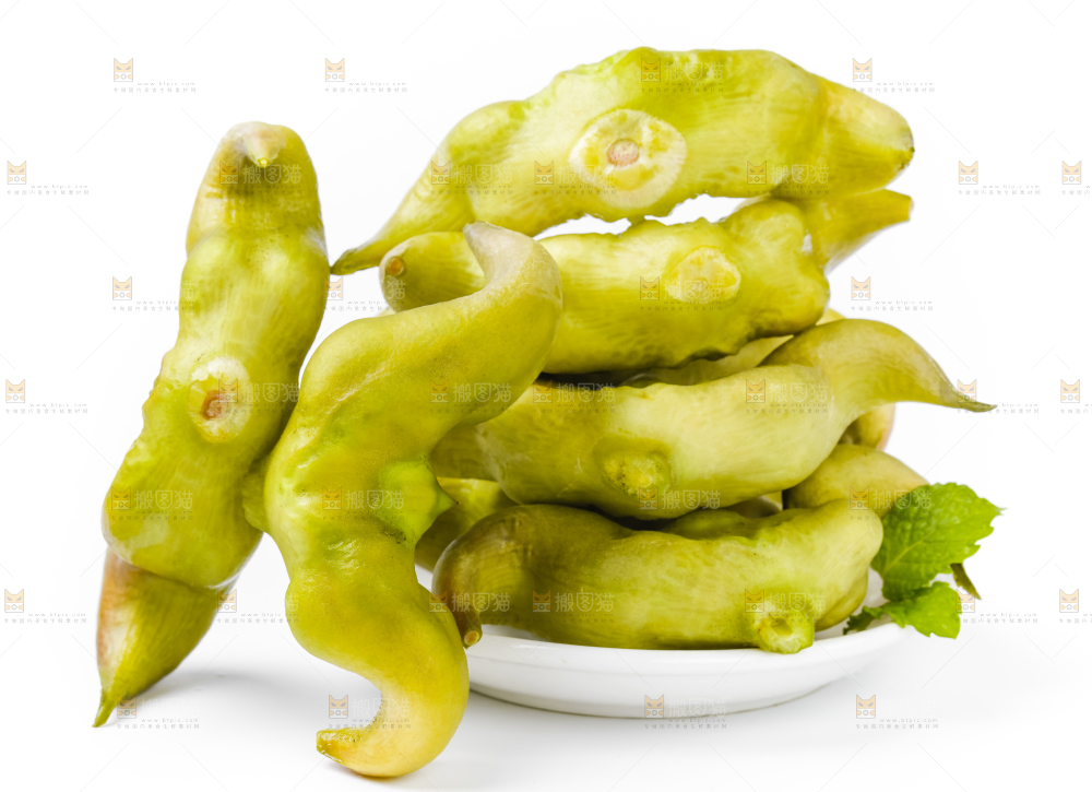 盘子里装着新鲜菱角