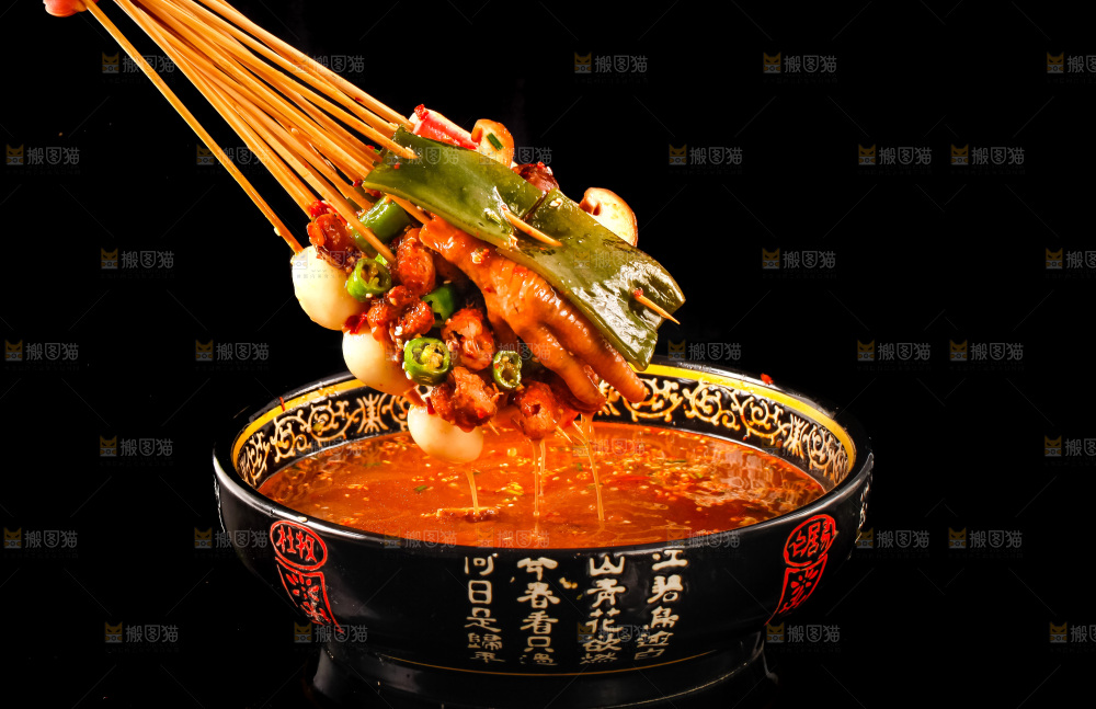 黑底上的钵钵鸡