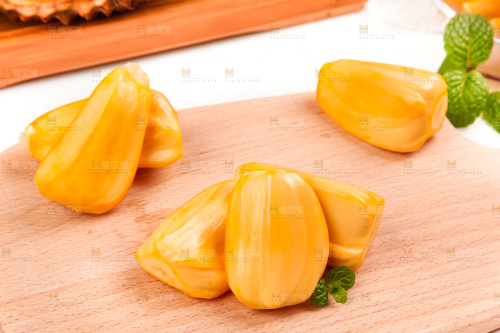 木板上的红肉菠萝蜜