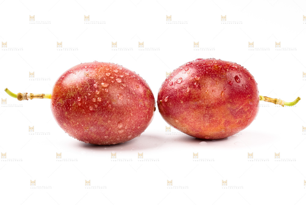 白底上放着紫皮百香果