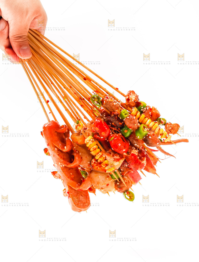 手拿钵钵鸡食材