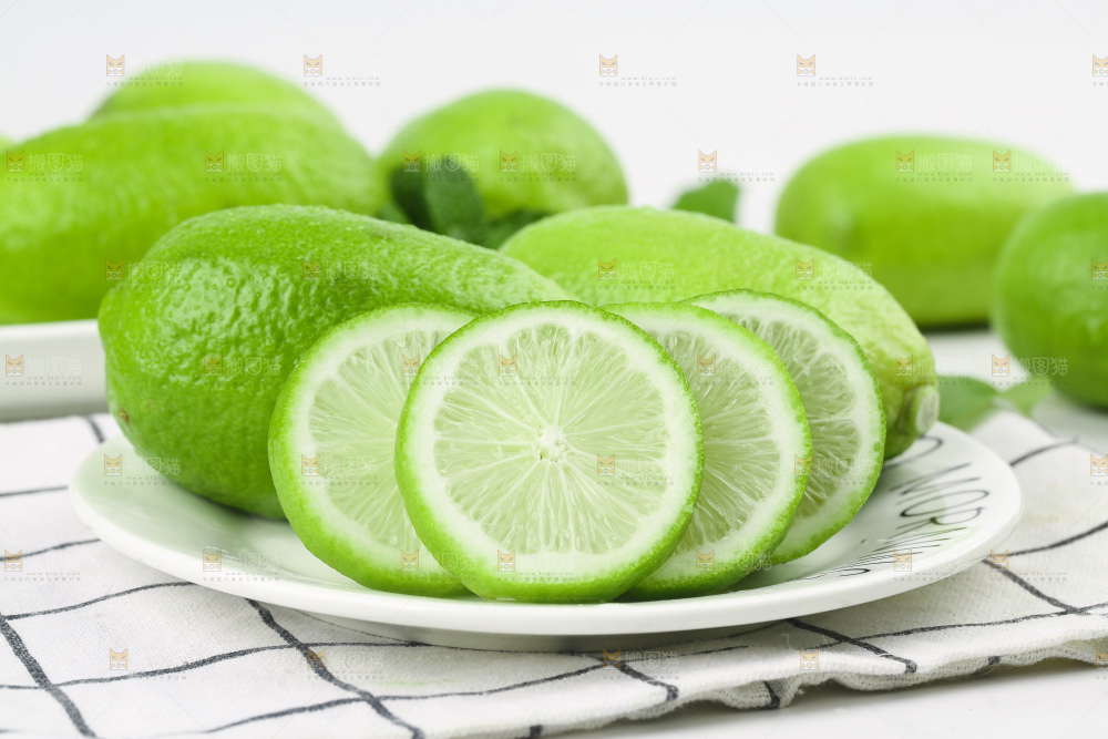 盘子里装着台湾香水柠檬