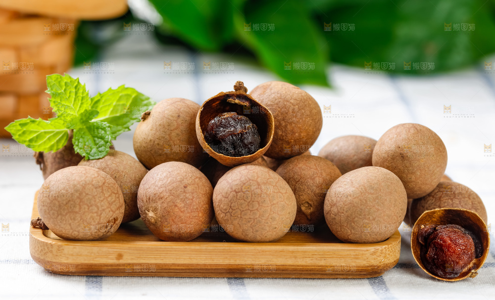 格子布上的桂圆