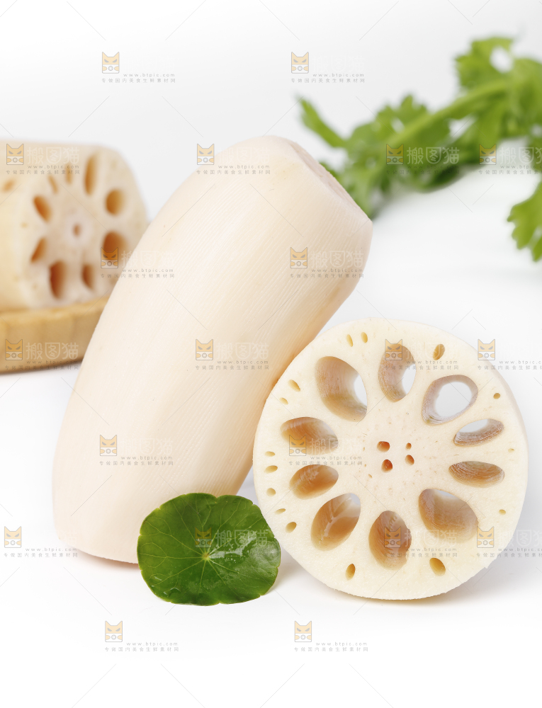 白底上削皮的莲藕