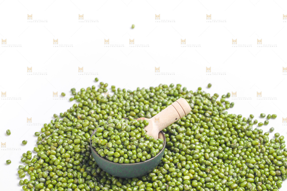 白底上的绿豆