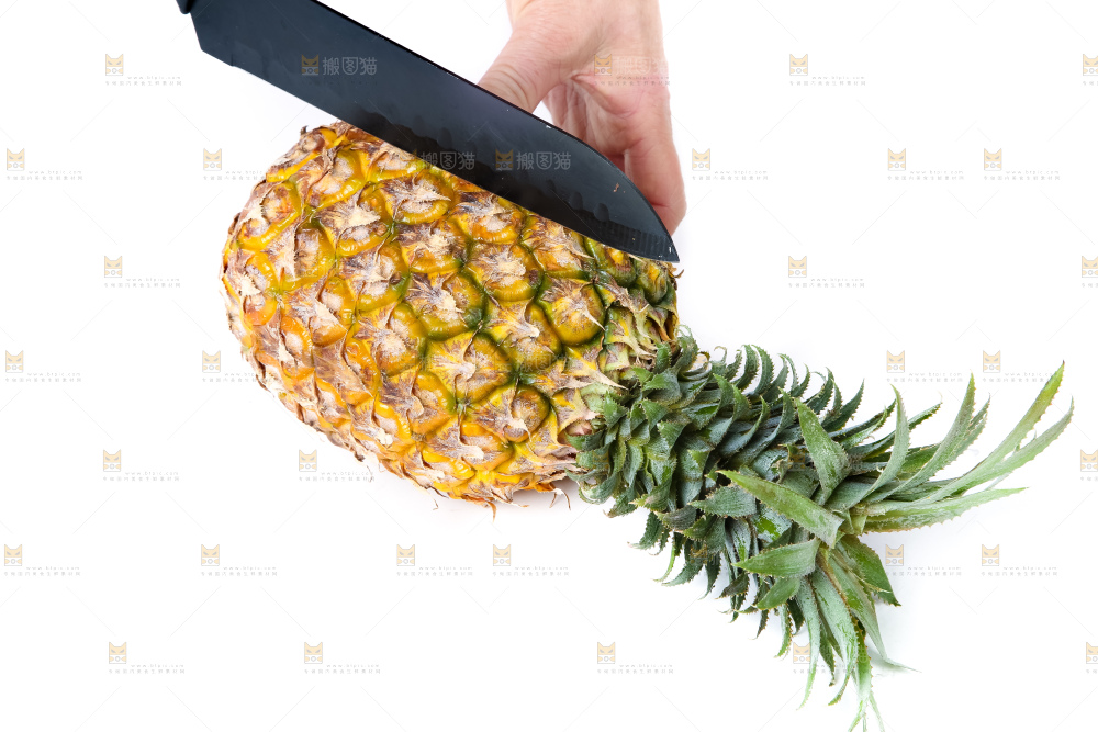 白底上放着菠萝