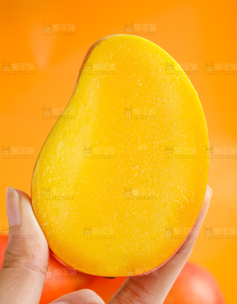 手拿切开的彩芒