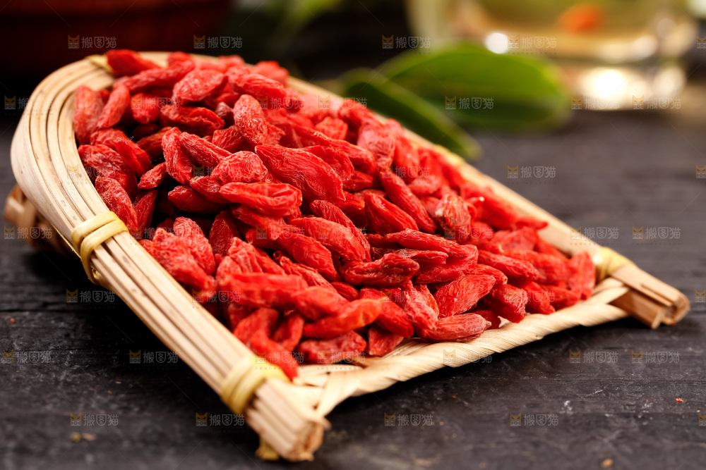 深底上放着宁夏枸杞