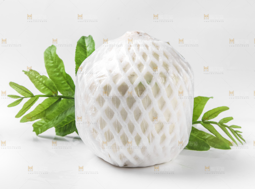 白底上放着青椰子