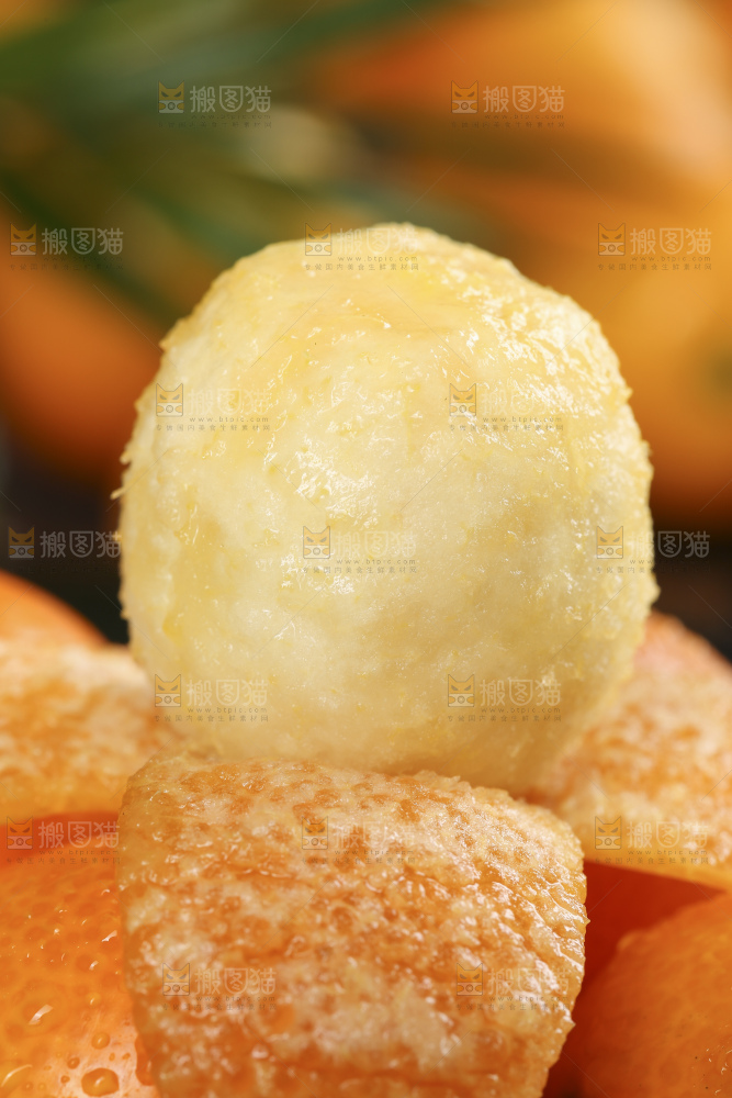 黑石板上的广西金钱橘