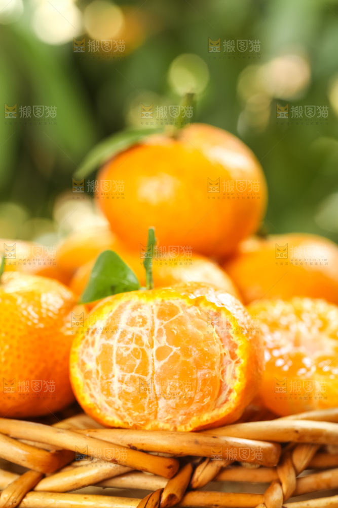 篮子里装着广西砂糖橘