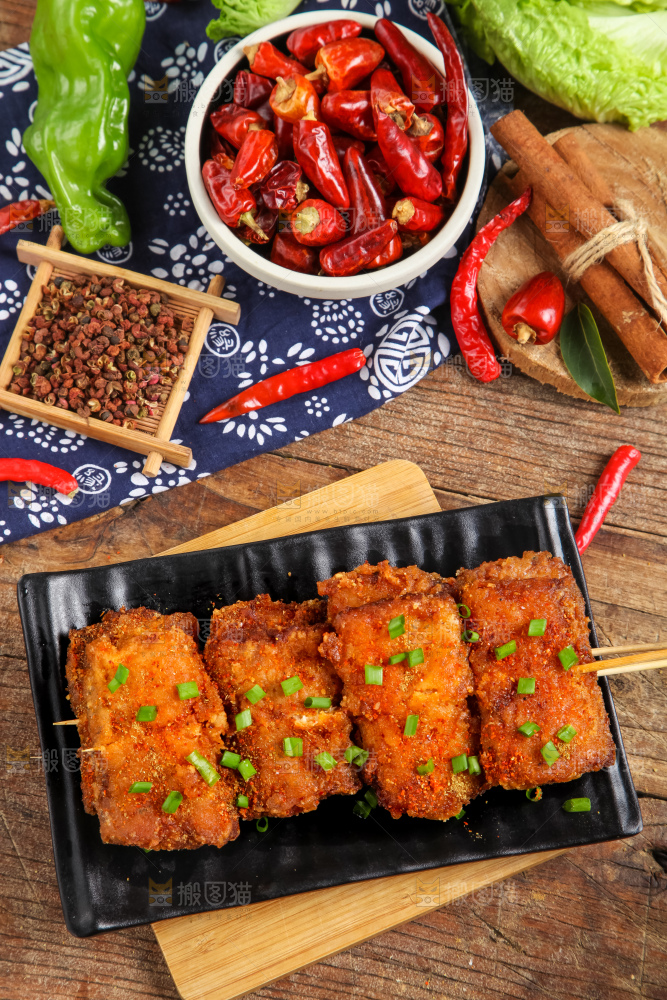 签子上穿着香酥带鱼