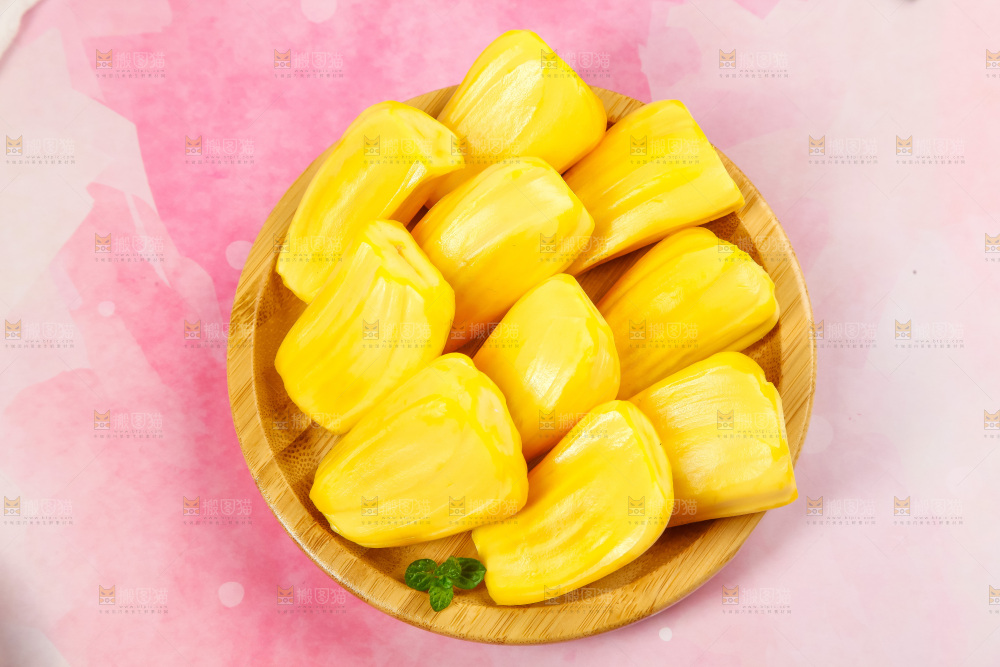 盘子里的新鲜菠萝蜜
