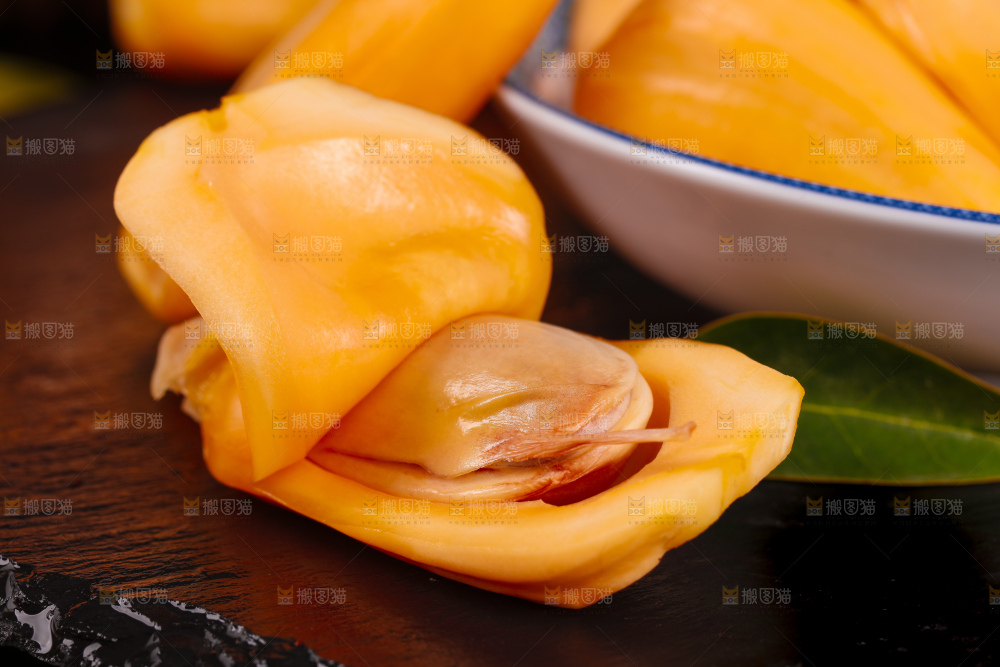 深底上的菠萝蜜