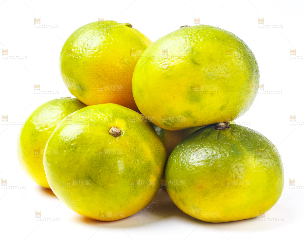 白底上的青皮蜜橘