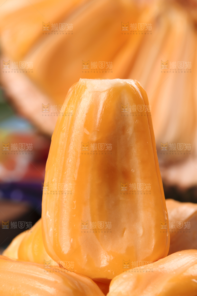 蓝底上放着泰国菠萝蜜