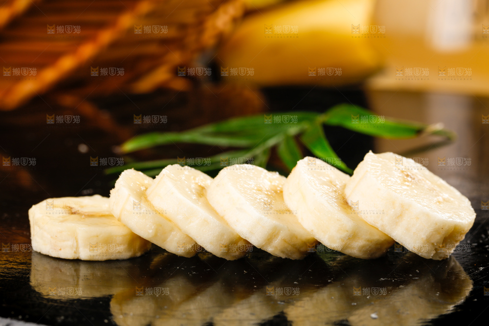 黑石板上的云南高山香蕉