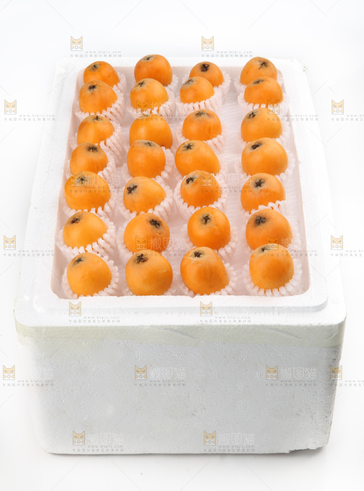 泡沫箱里装着米易枇杷