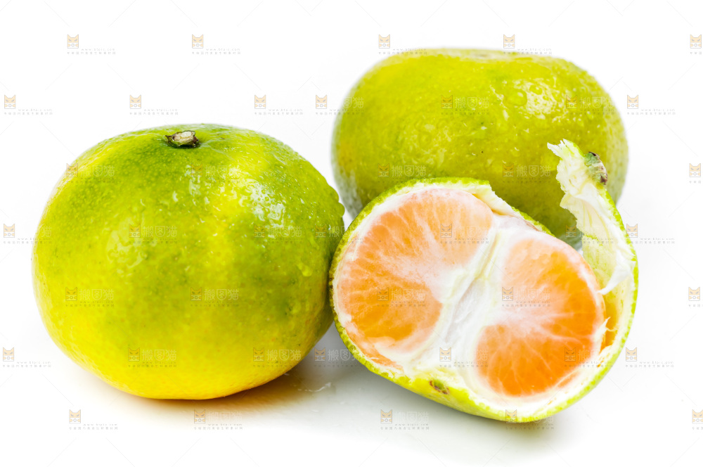 白底上的青皮蜜橘