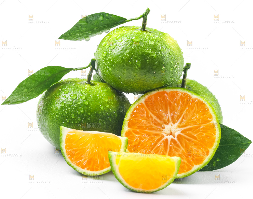 白底上摆放着青皮蜜橘