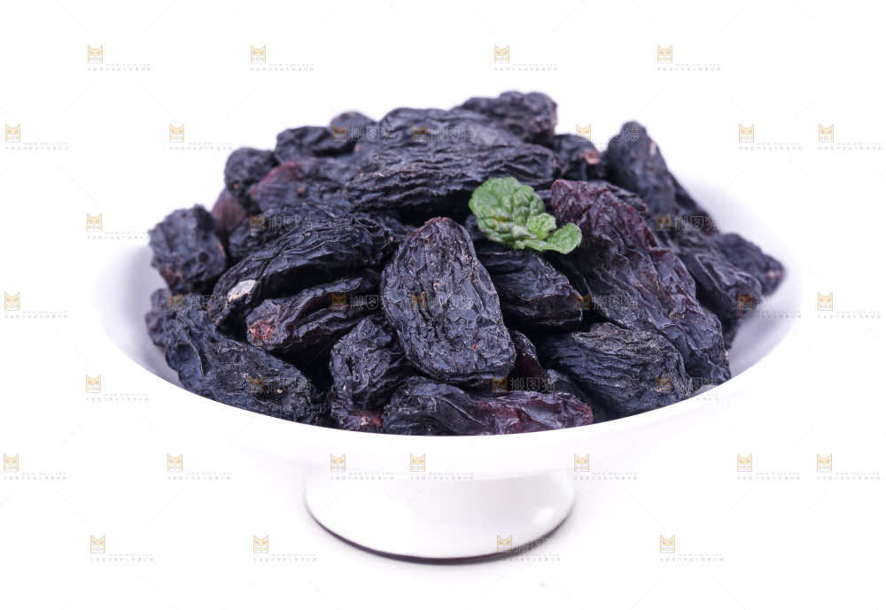 白底上的新疆葡萄干