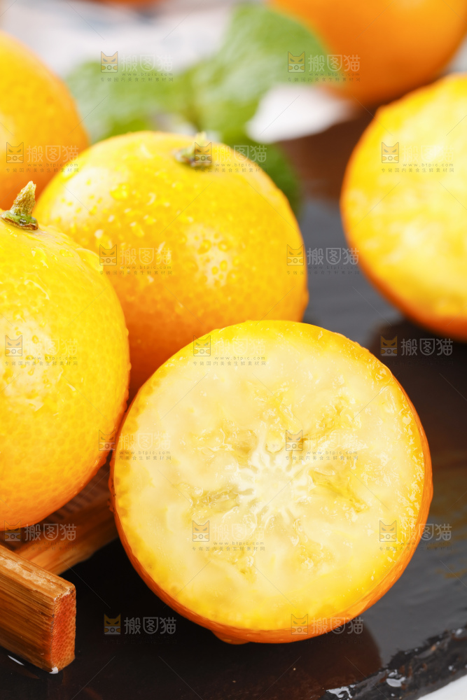 黑石板上的广西金钱橘