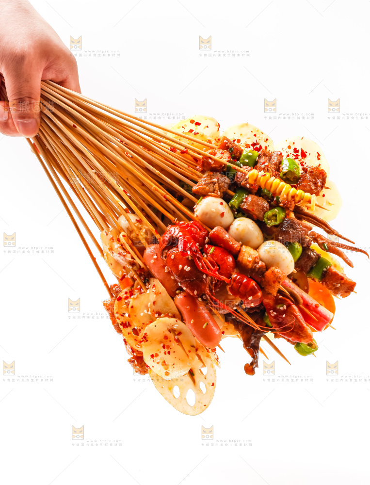 手拿钵钵鸡食材