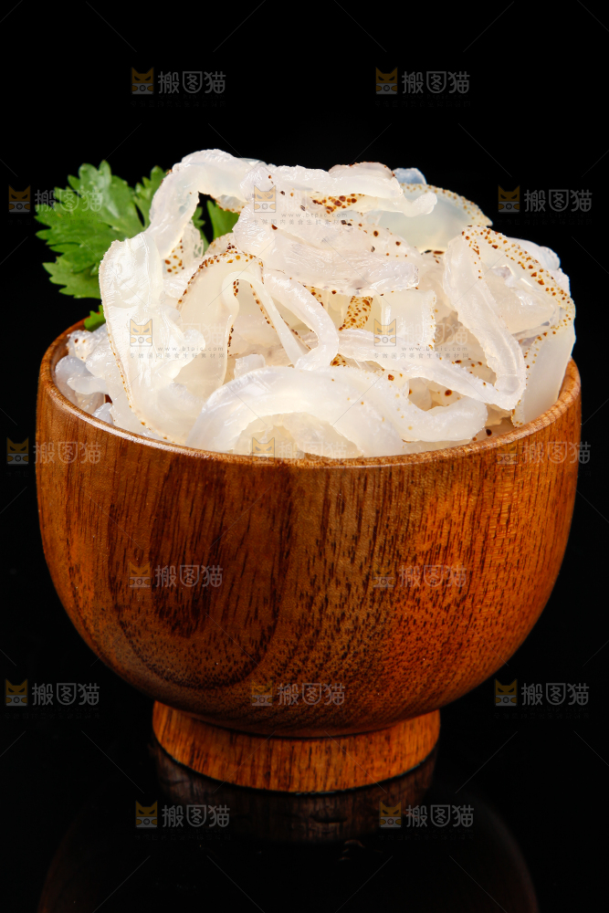 黑底上的珊瑚海蜇