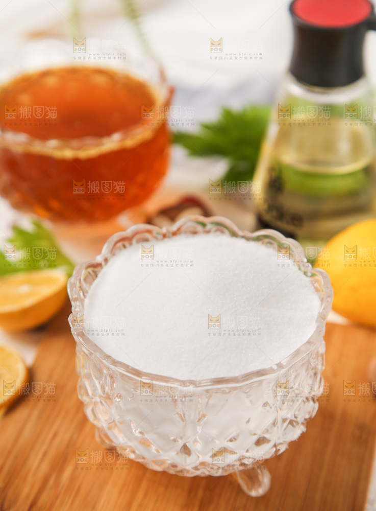 碟子里装着细盐