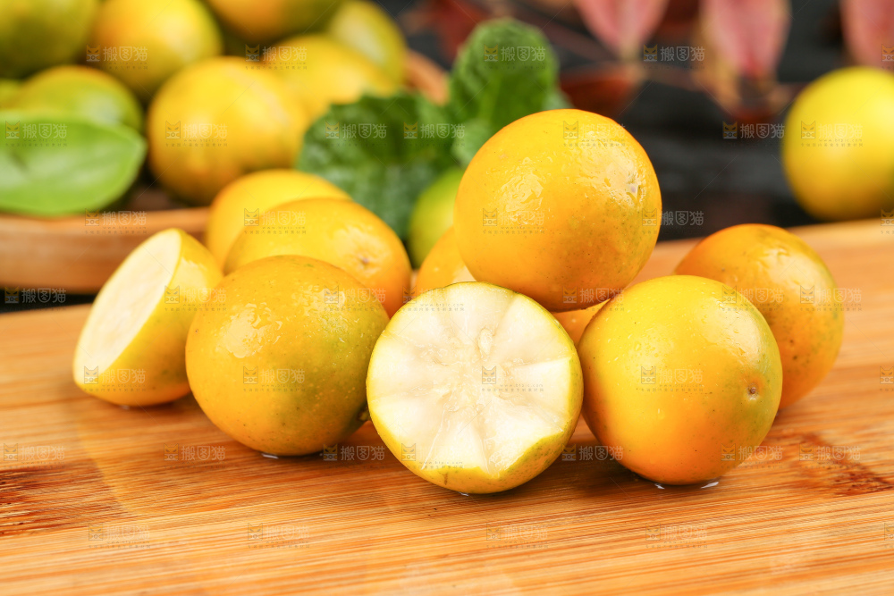 木板上的广西脆皮金桔