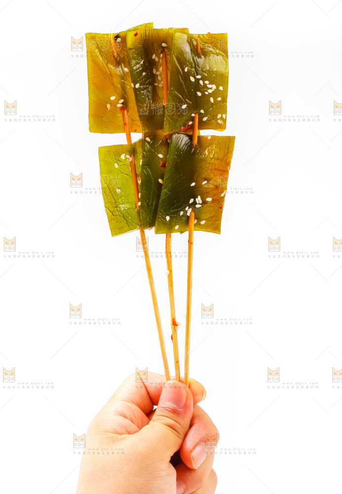 手拿钵钵鸡食材