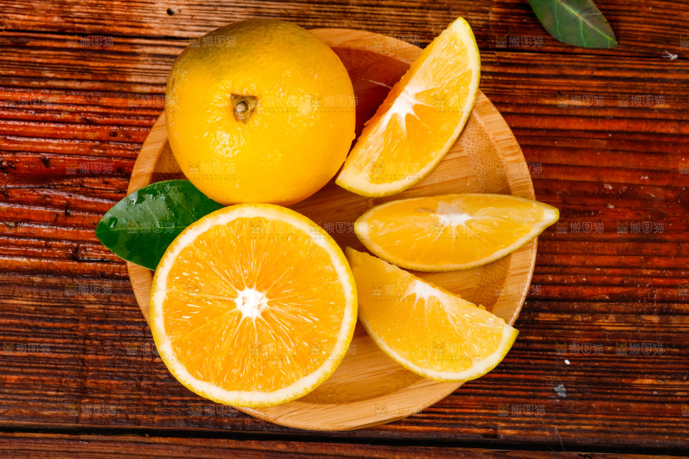 盘子里的高原褚橙