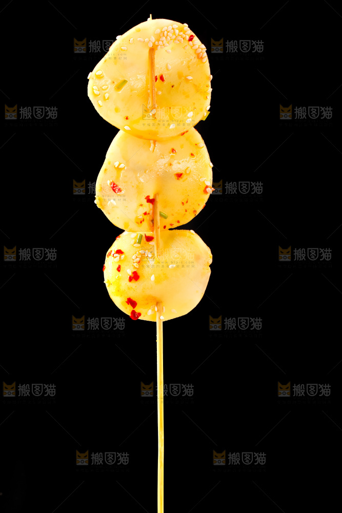 黑底上的土豆串