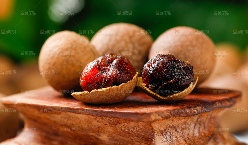格子布上的桂圆