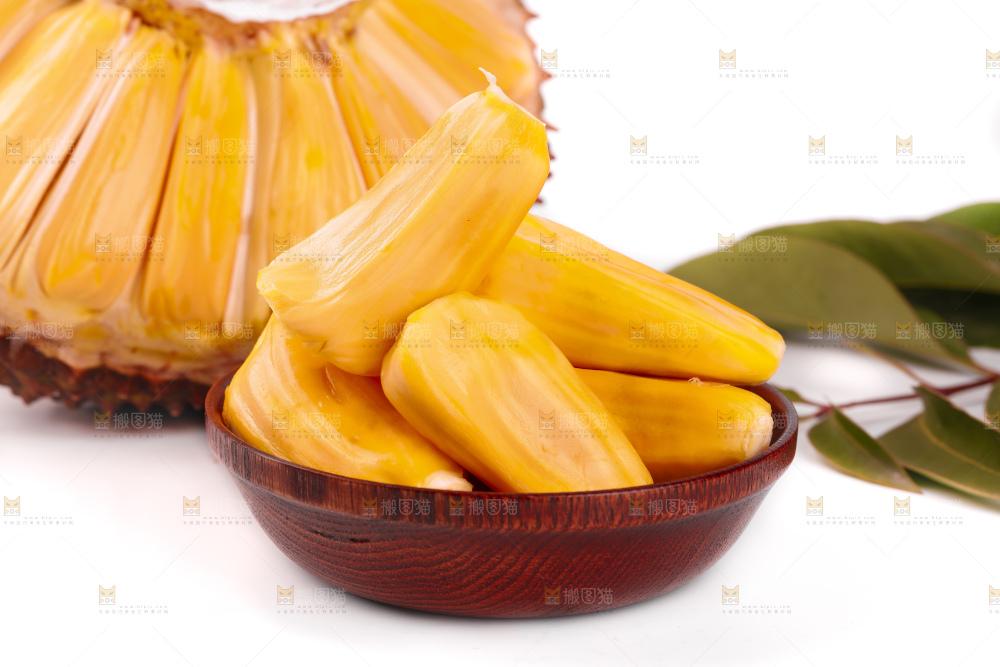 碟子里装着越南红心菠萝蜜
