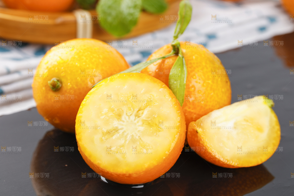 黑石板上的广西金钱橘