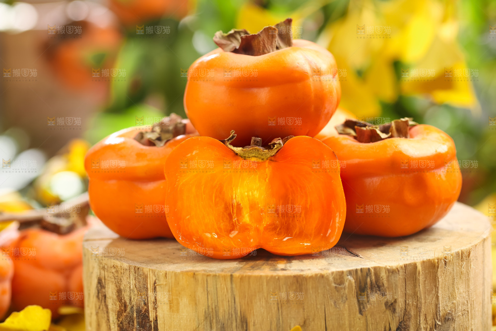 木板上放着易县磨盘柿