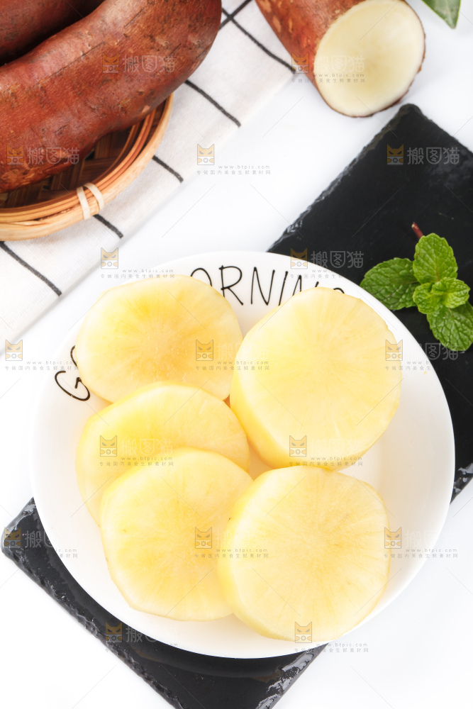 盘子里装着雪莲果