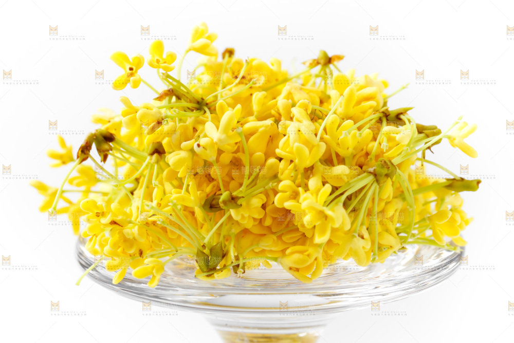 碟子里装着桂花