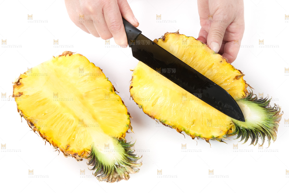 白底上放着菠萝