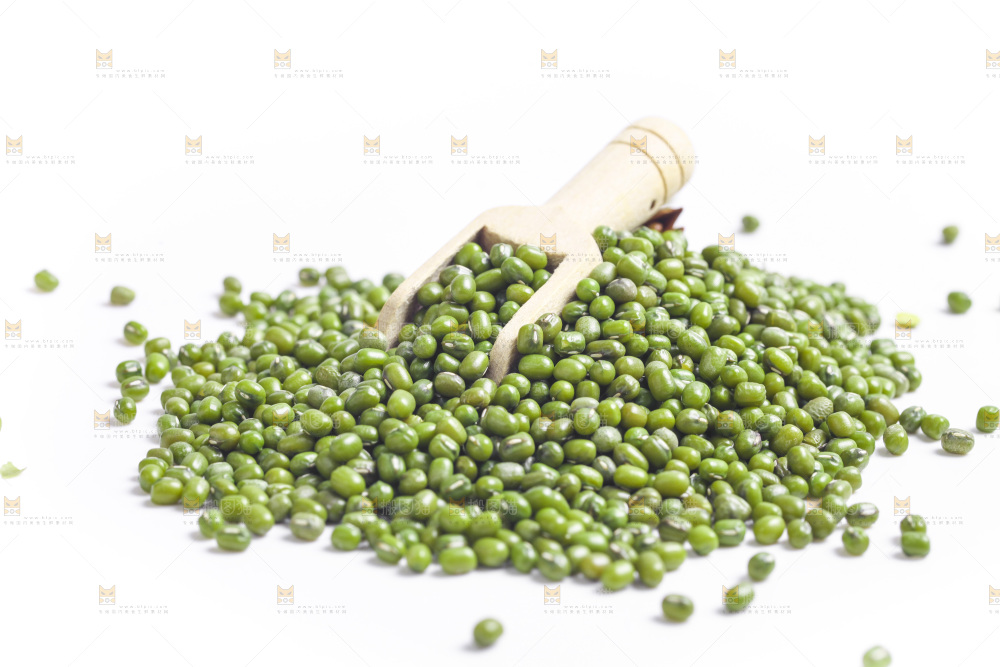 白底上的绿豆